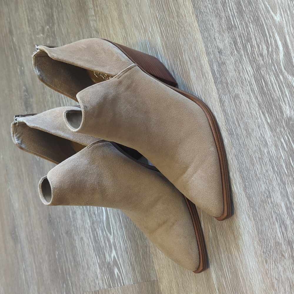 Vince camuto suede Gigietta booties